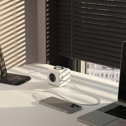 Розеточный блок 3-местный + 3 USB + беспроводная зарядка W6514101